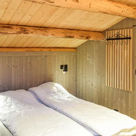 3 Bedroom Amazing In Holiday home